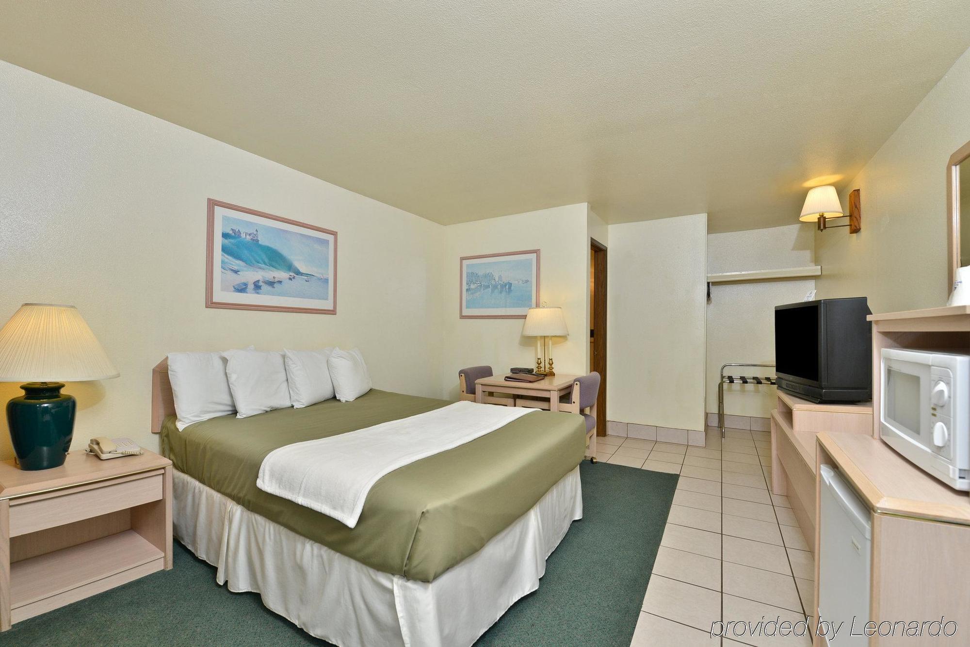 Newport Coast Inn Стая снимка