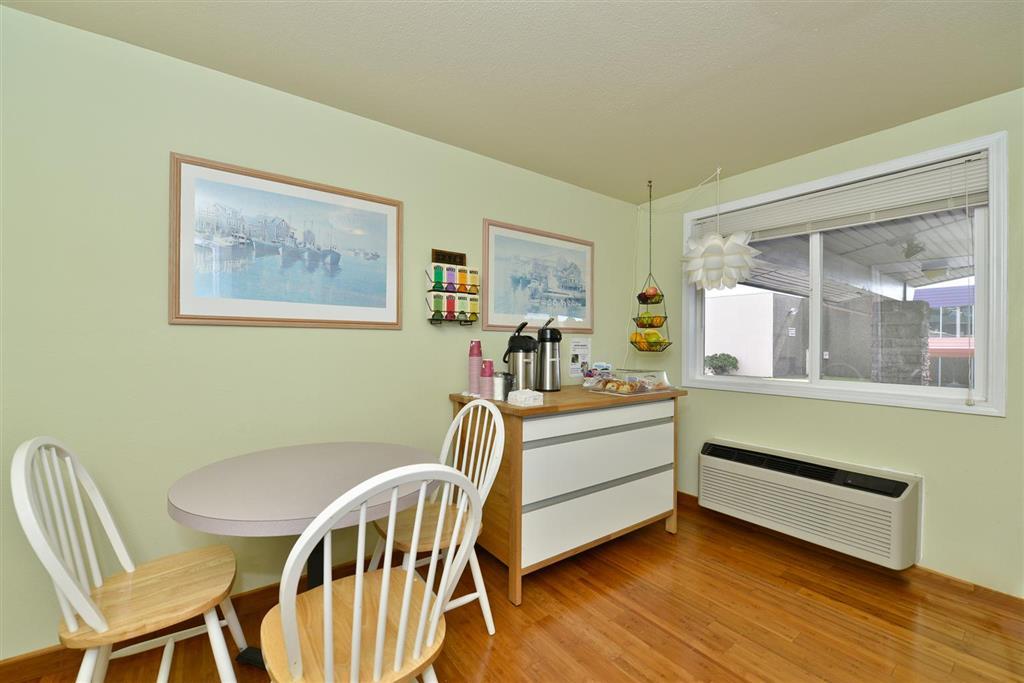 Newport Coast Inn Стая снимка