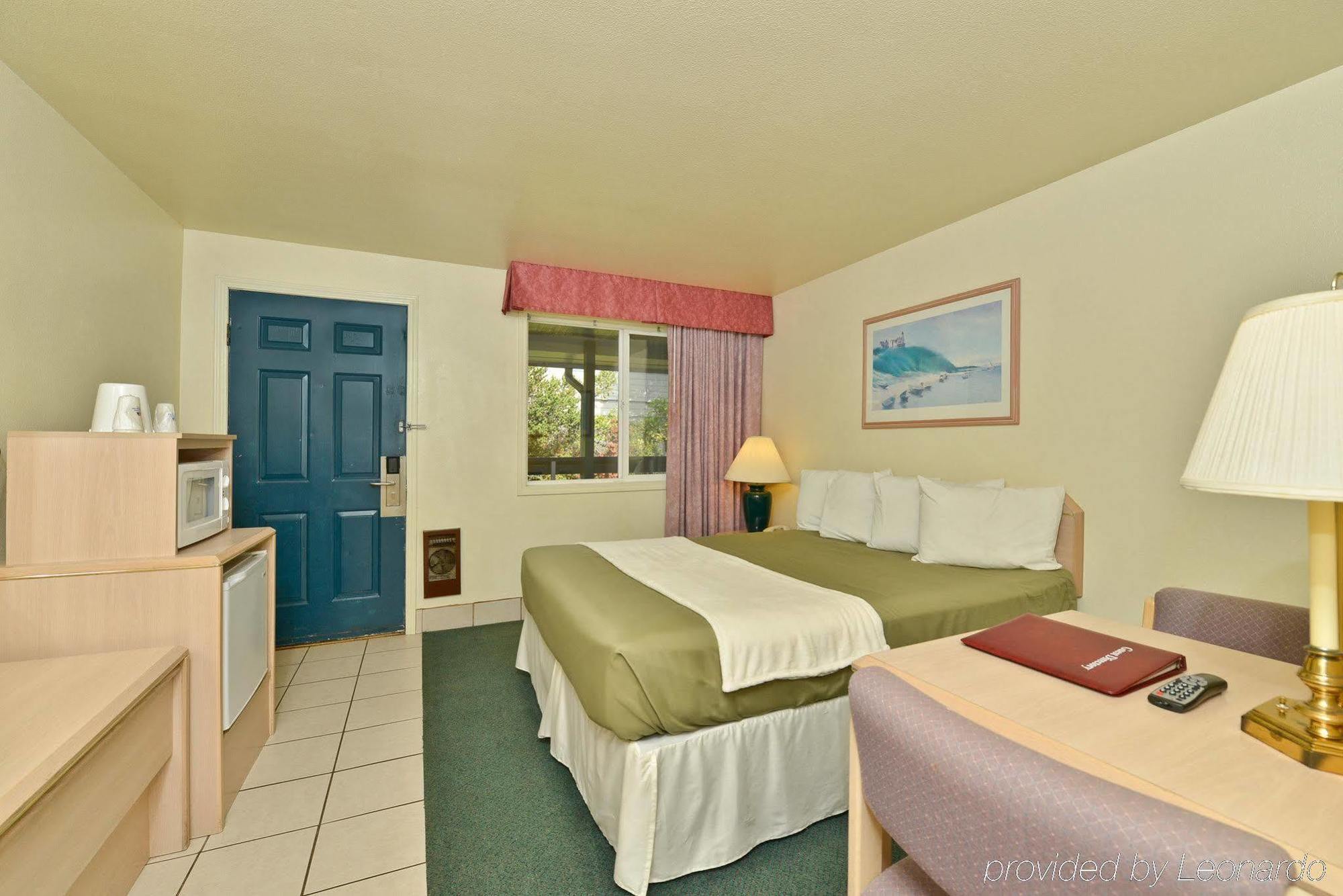 Newport Coast Inn Стая снимка