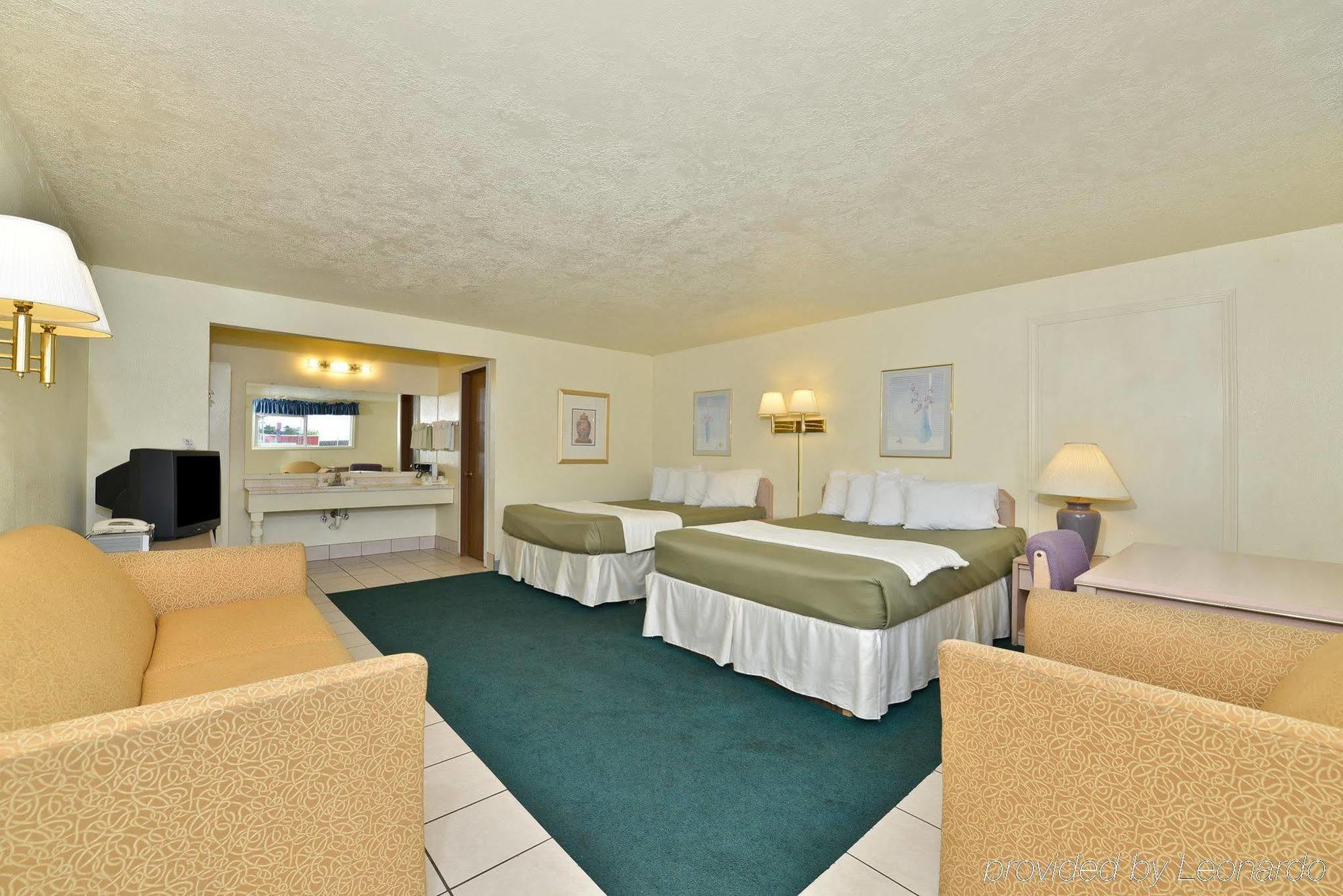 Newport Coast Inn Стая снимка